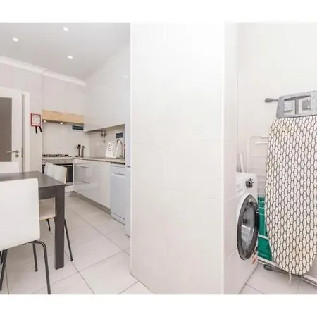 Houze Comfortable Apartment In Laranjeiras * 리스본